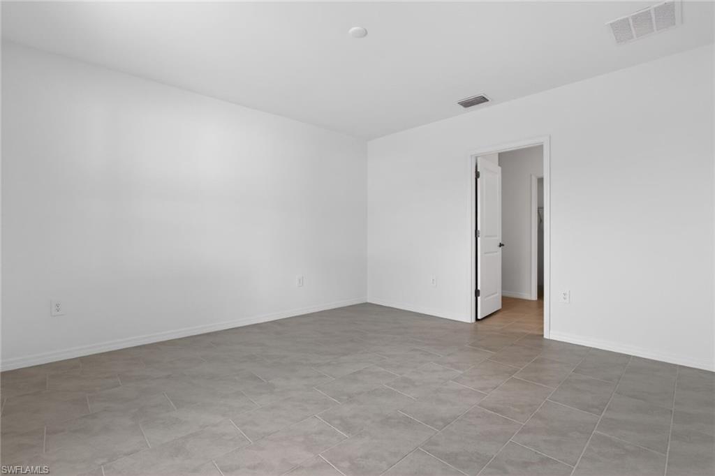 WHISPERING LAKES - Residential