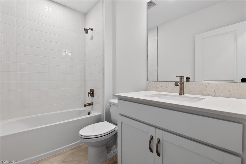 WHISPERING LAKES - Residential