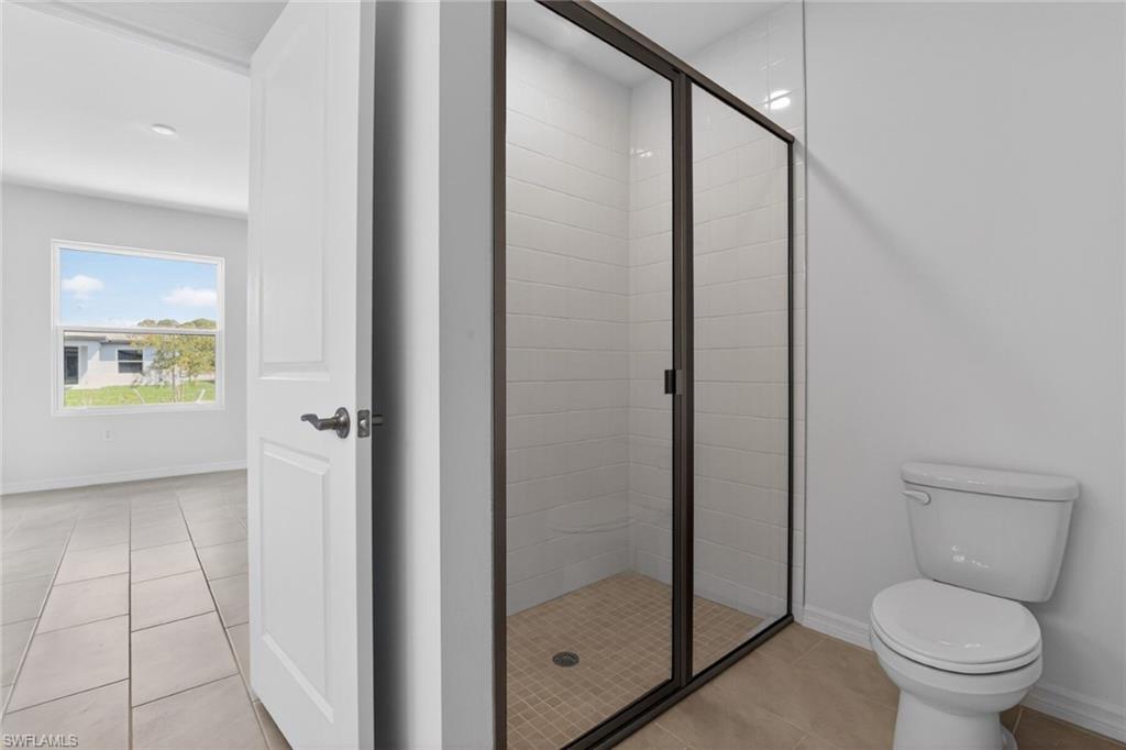 WHISPERING LAKES - Residential