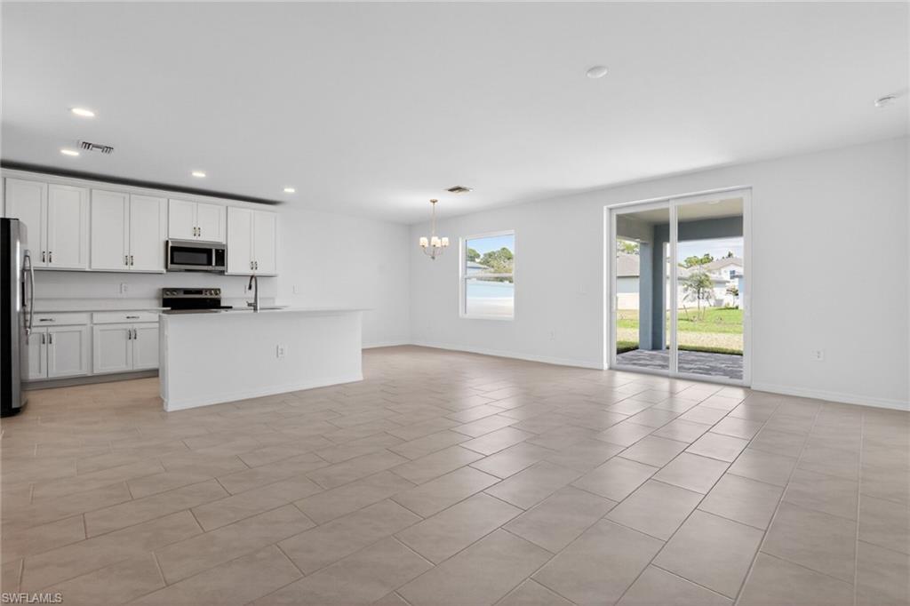 WHISPERING LAKES - Residential