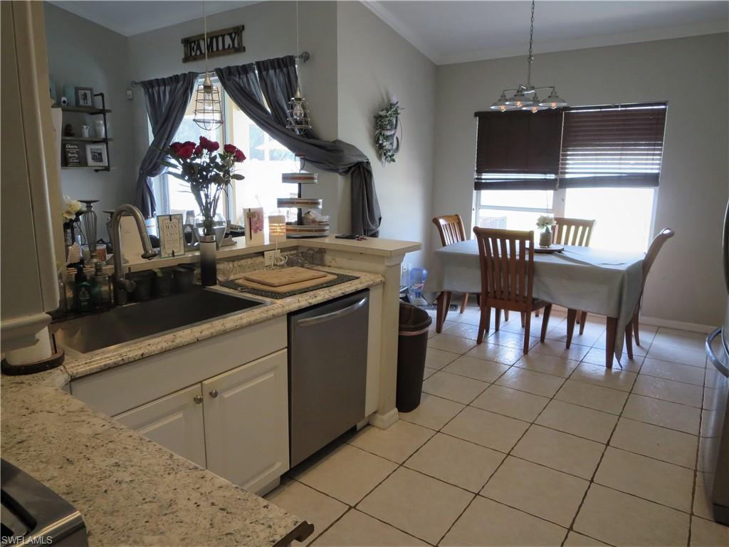 VALENCIA LAKES - Residential