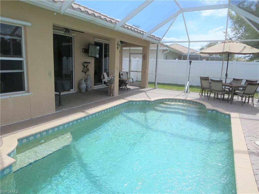 VALENCIA LAKES - Residential