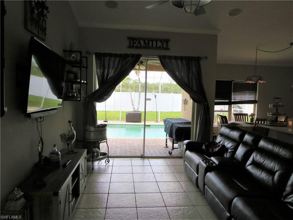 VALENCIA LAKES - Residential