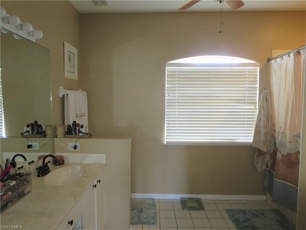 VALENCIA LAKES - Residential