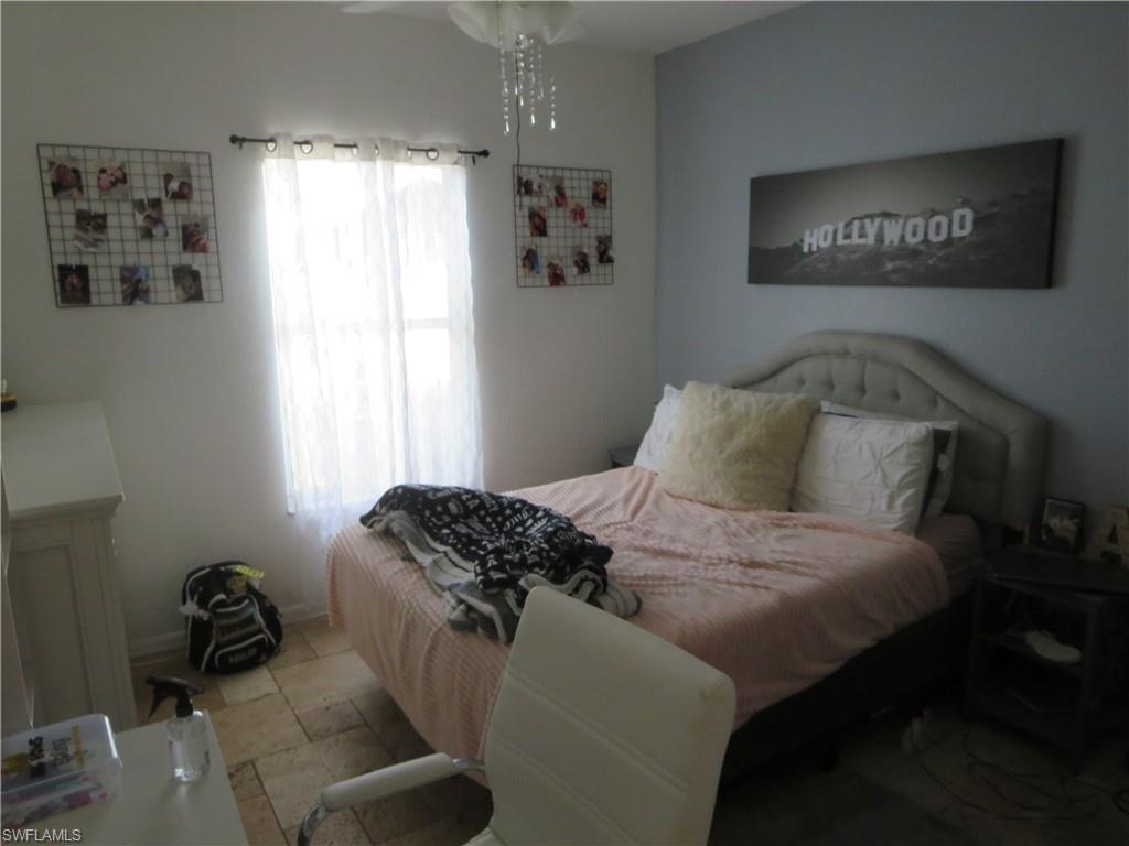 VALENCIA LAKES - Residential