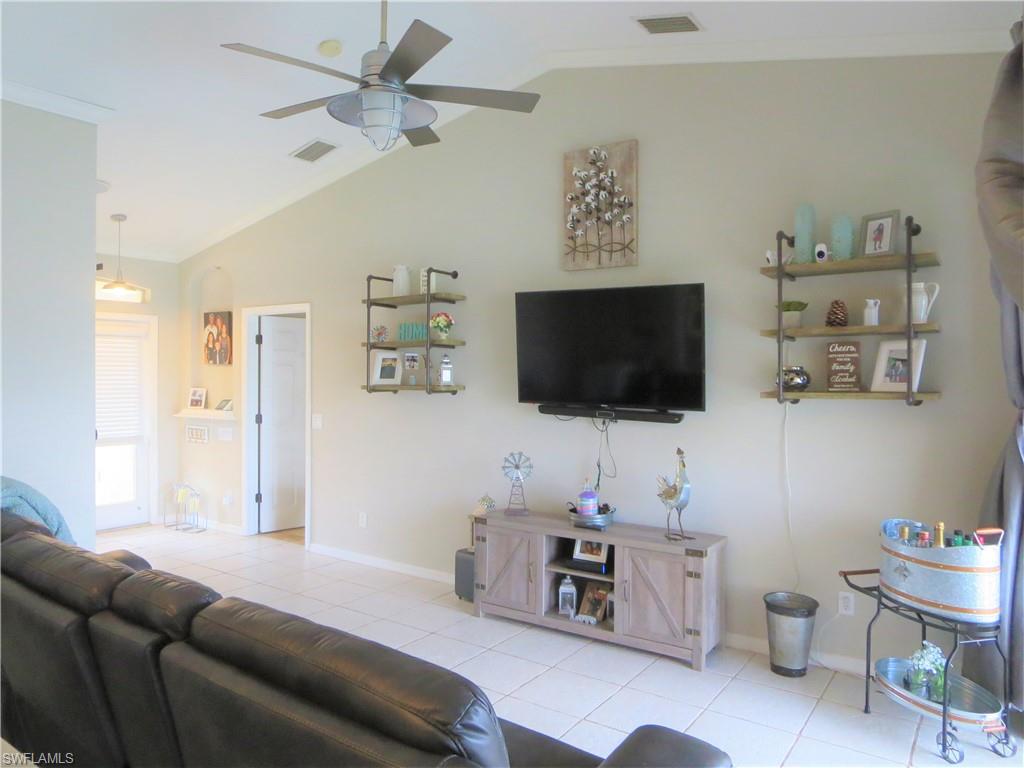 VALENCIA LAKES - Residential