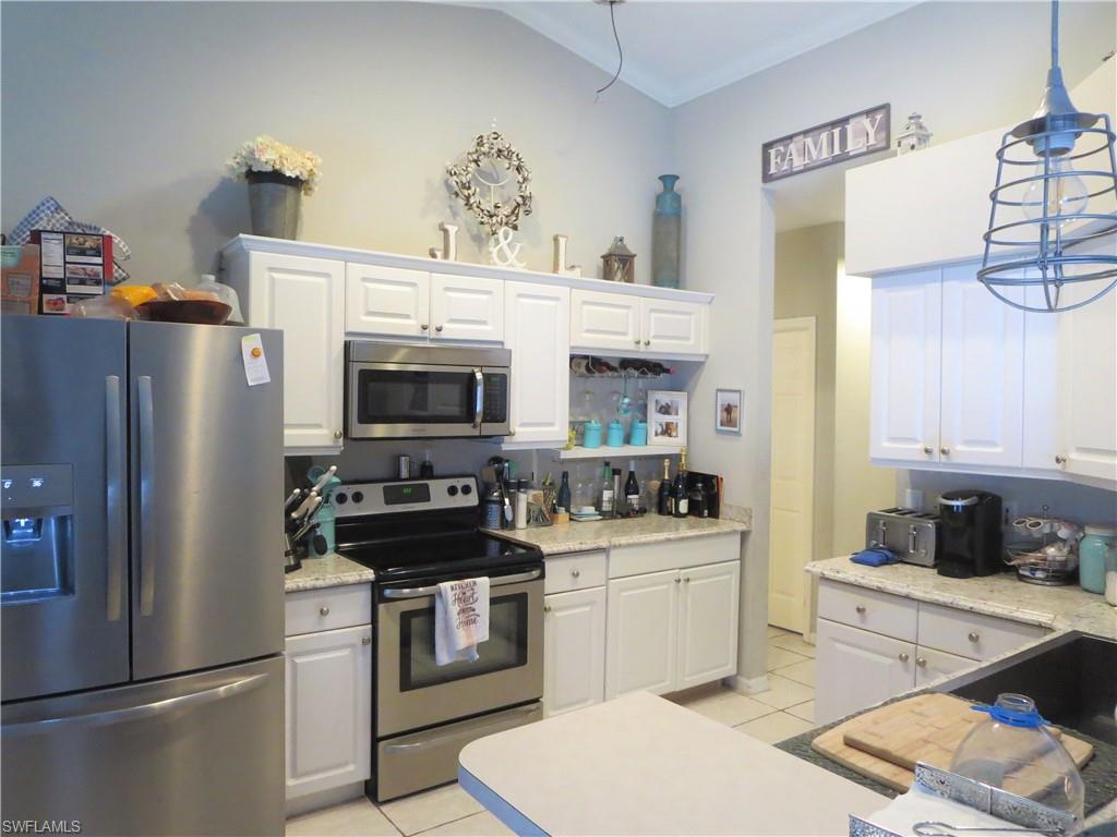 VALENCIA LAKES - Residential