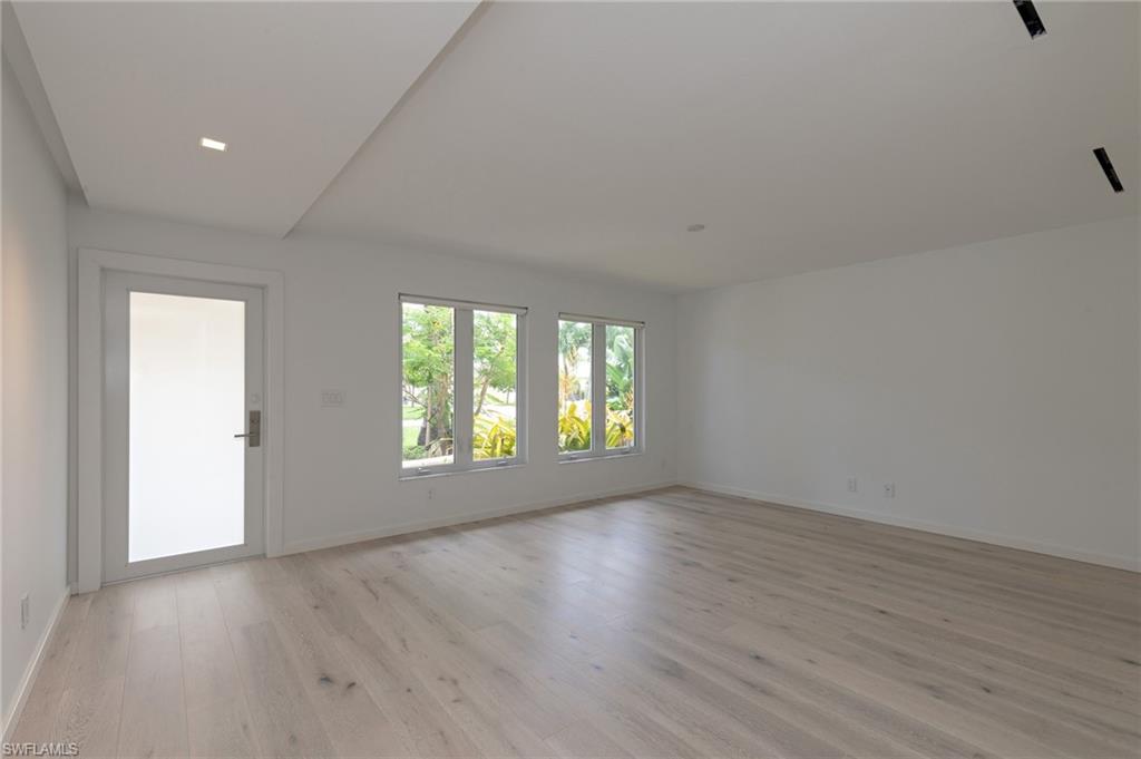 NAPLES PARK - Residential