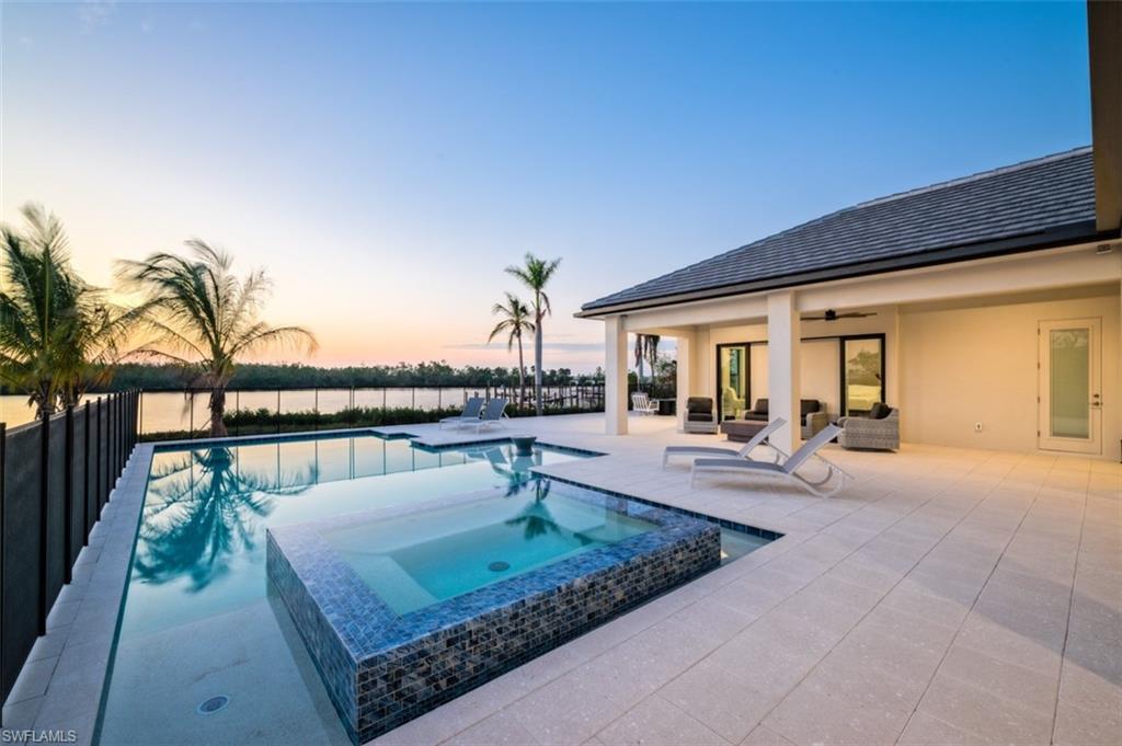 TOWN AND RIVER - Residential