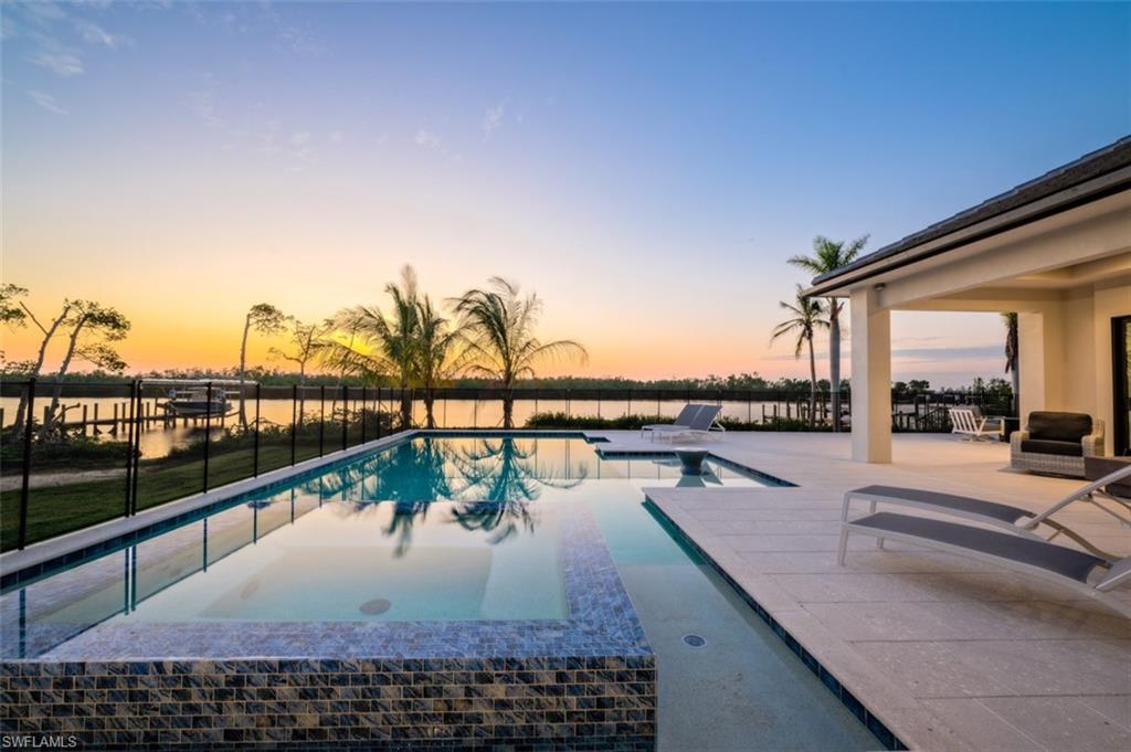 TOWN AND RIVER - Residential