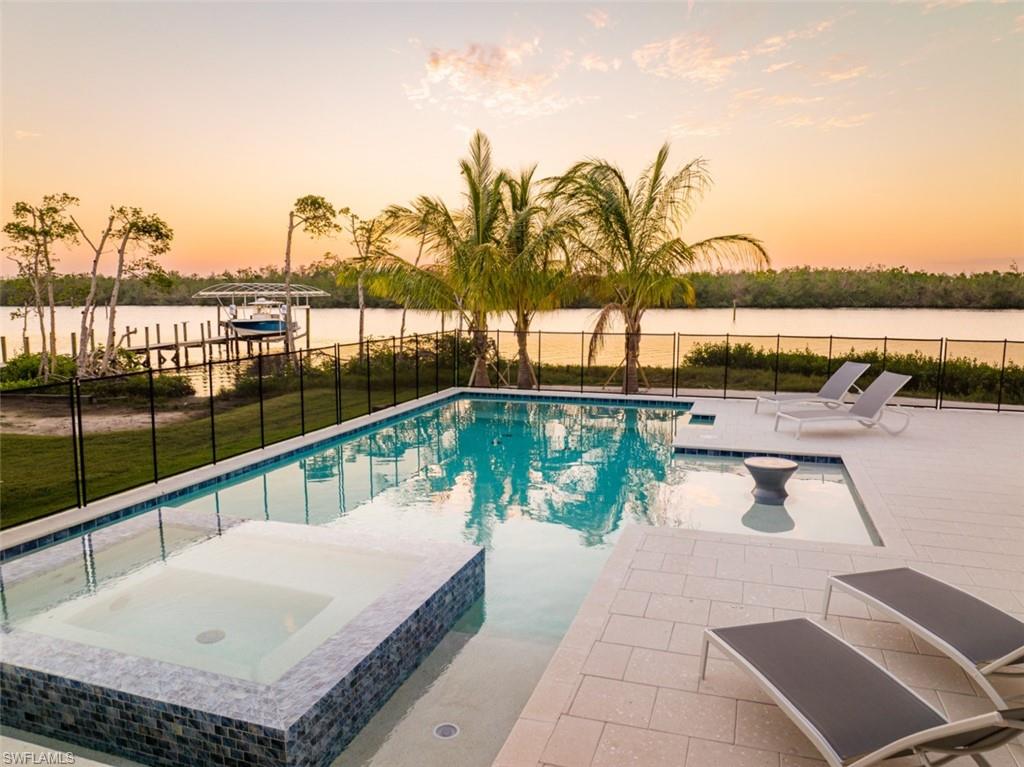 TOWN AND RIVER - Residential