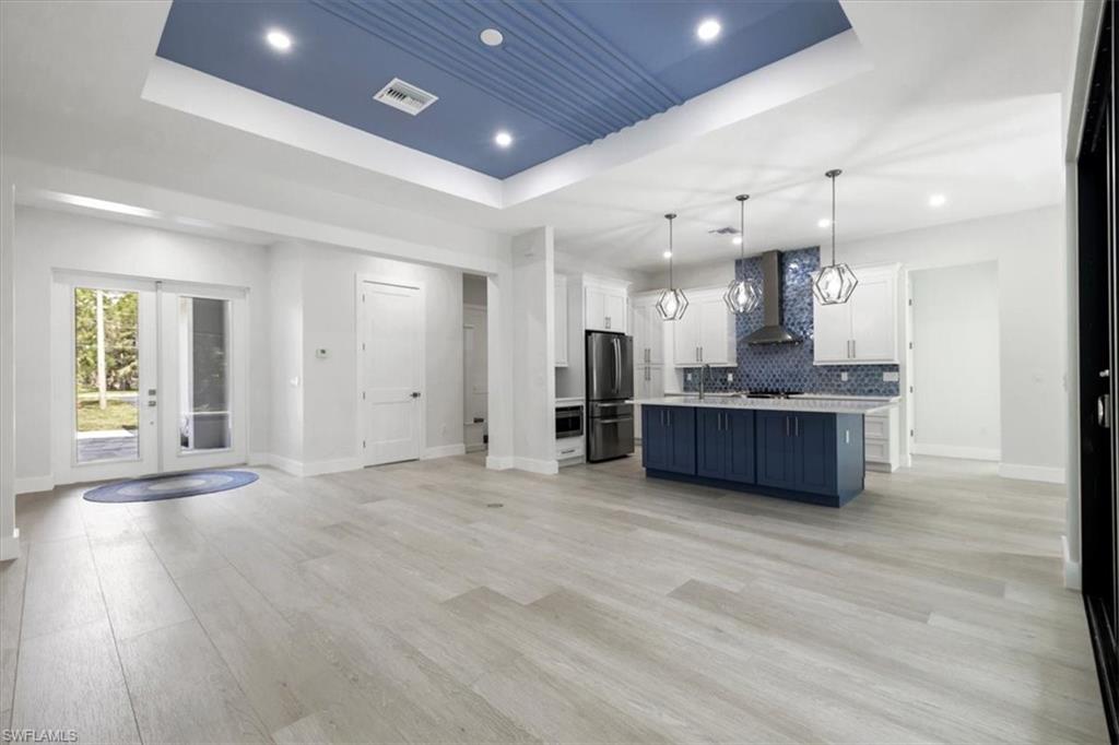 GOLDEN GATE ESTATES - Residential