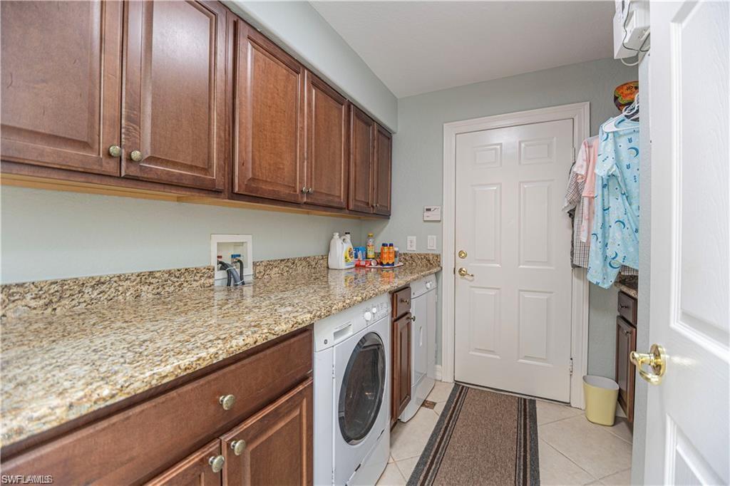 SATURNIA LAKES - Residential