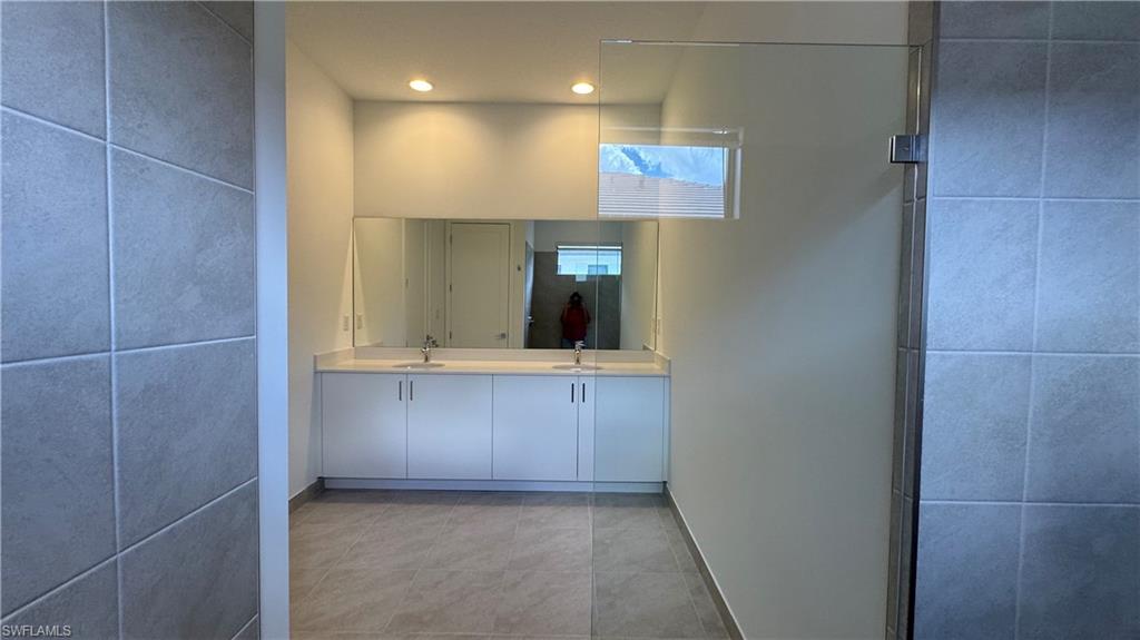 MAPLE RIDGE - Residential Lease