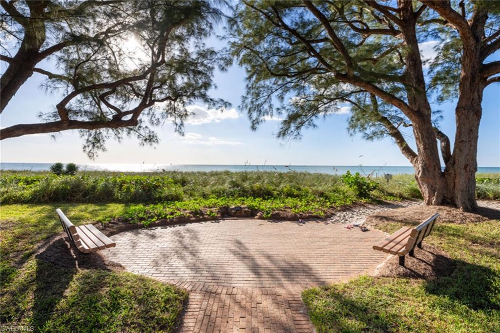 MOORINGS - Residential