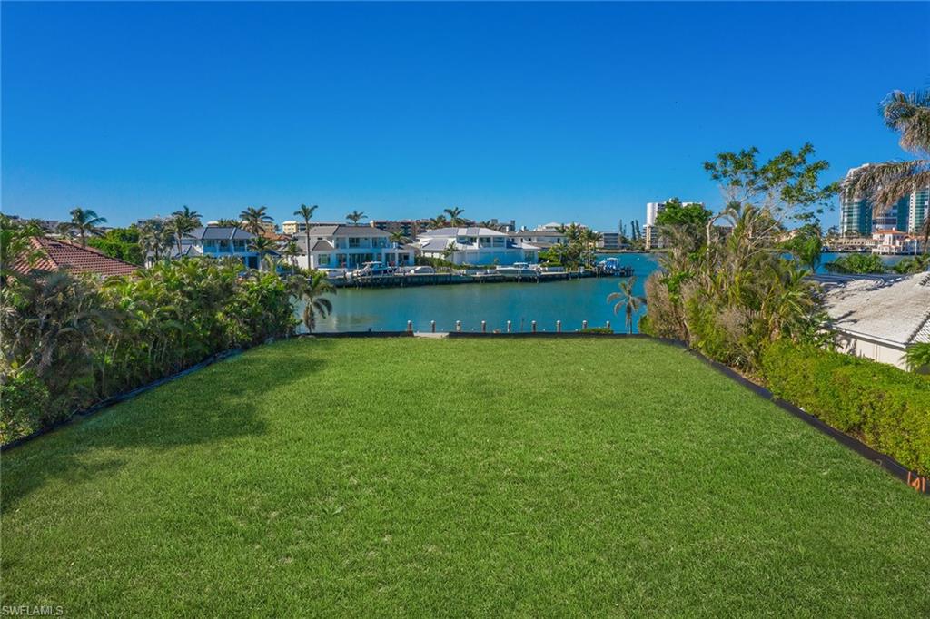 MOORINGS - Residential