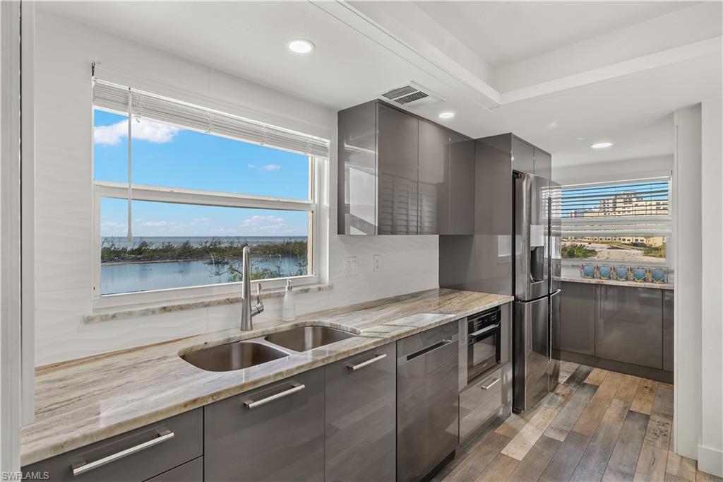 ISLAND REEF CLUB - Residential