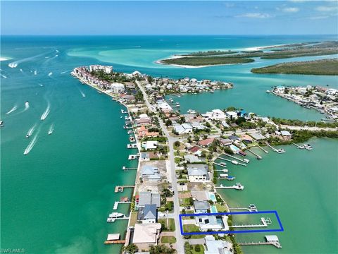 19 Pelican ST E NAPLES FL 34113