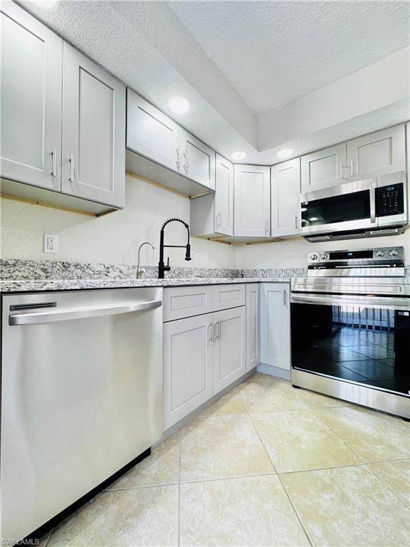 VILLAGE OF CEDARBEND - Residential Lease