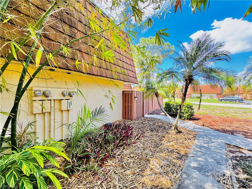 VILLAGE OF CEDARBEND - Residential Lease