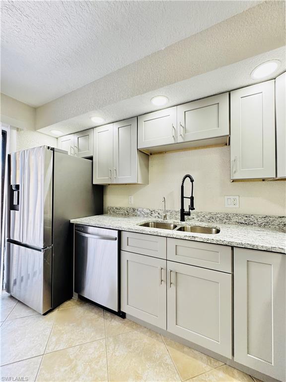 VILLAGE OF CEDARBEND - Residential Lease