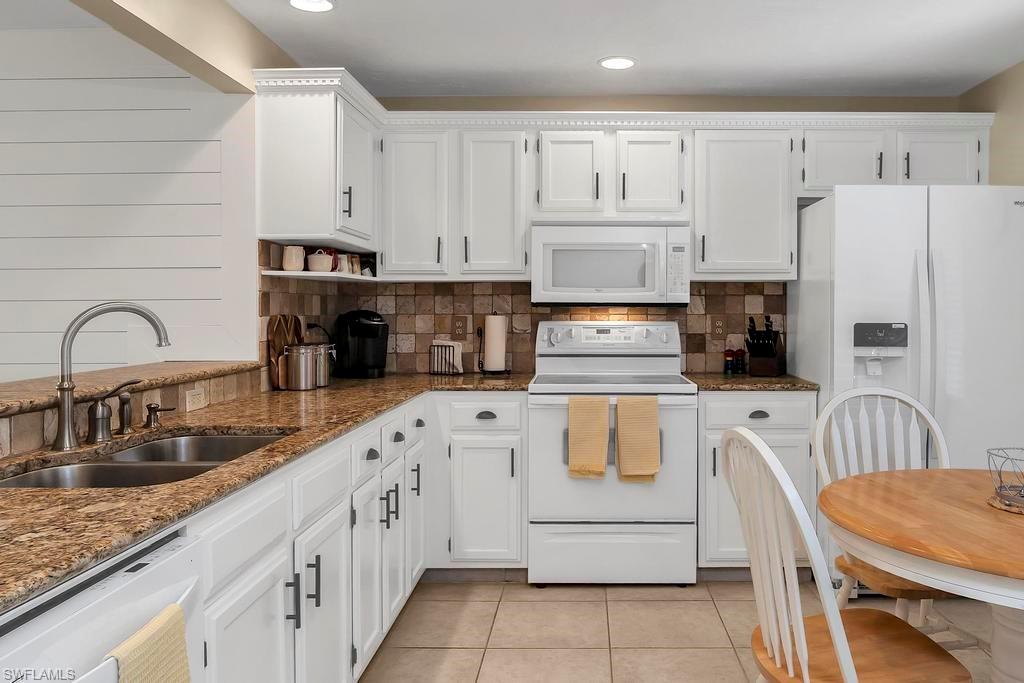 FOX HOLLOW - Residential