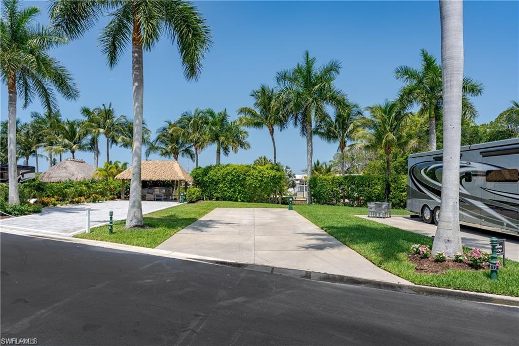 NAPLES MOTORCOACH RESORT - Land