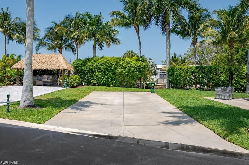 NAPLES MOTORCOACH RESORT - Land