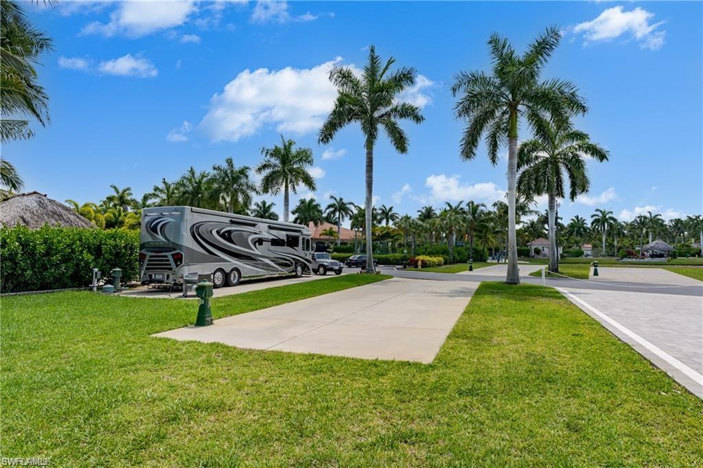 NAPLES MOTORCOACH RESORT - Land