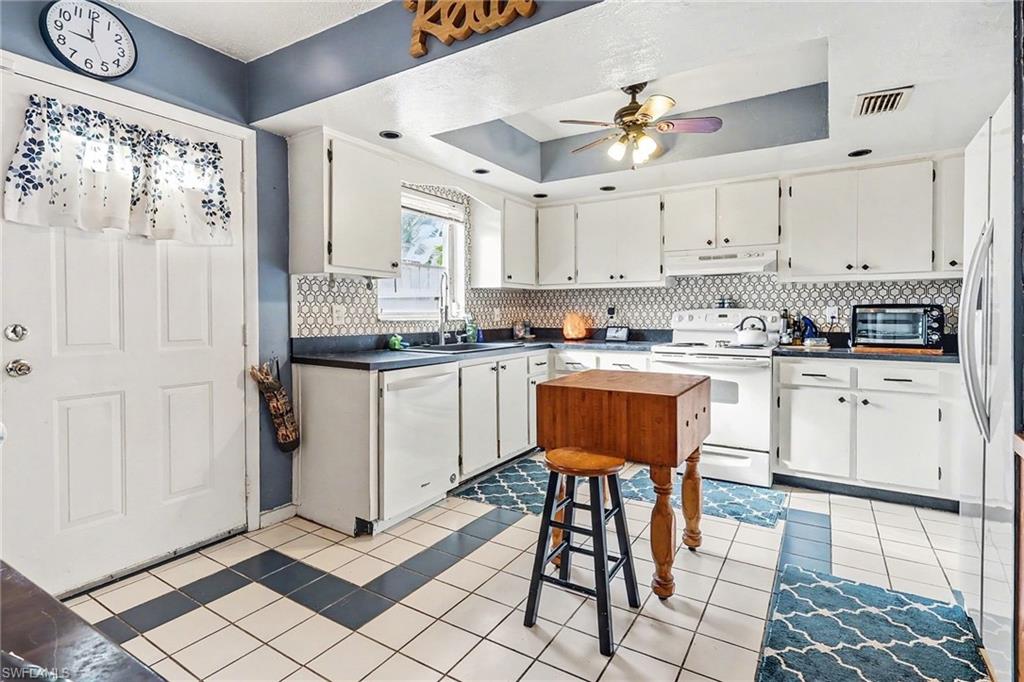 PALM CREST VILLAS - Residential