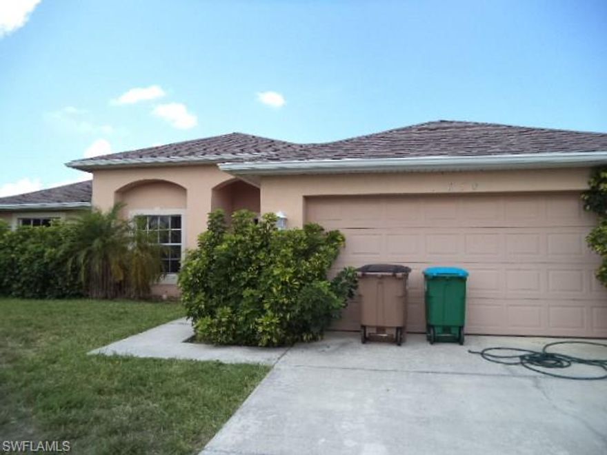 Cutie in decent condition - needs appliances.  Lots of tile open floor plan with split bedrooms.  Light and bright and easy to show.  AGENTS PLEASE READ CONFIDENTIAL COMMENTS CAREFULLY FOR SHOWING & OFFERING INSTRUCTIONS