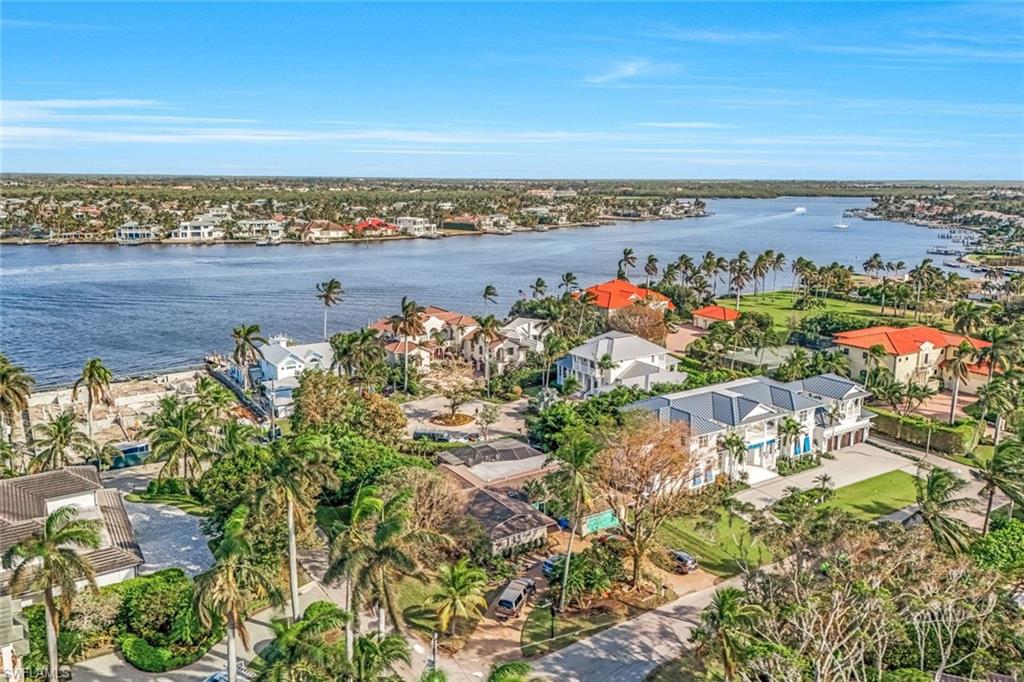 AQUALANE SHORES - Residential