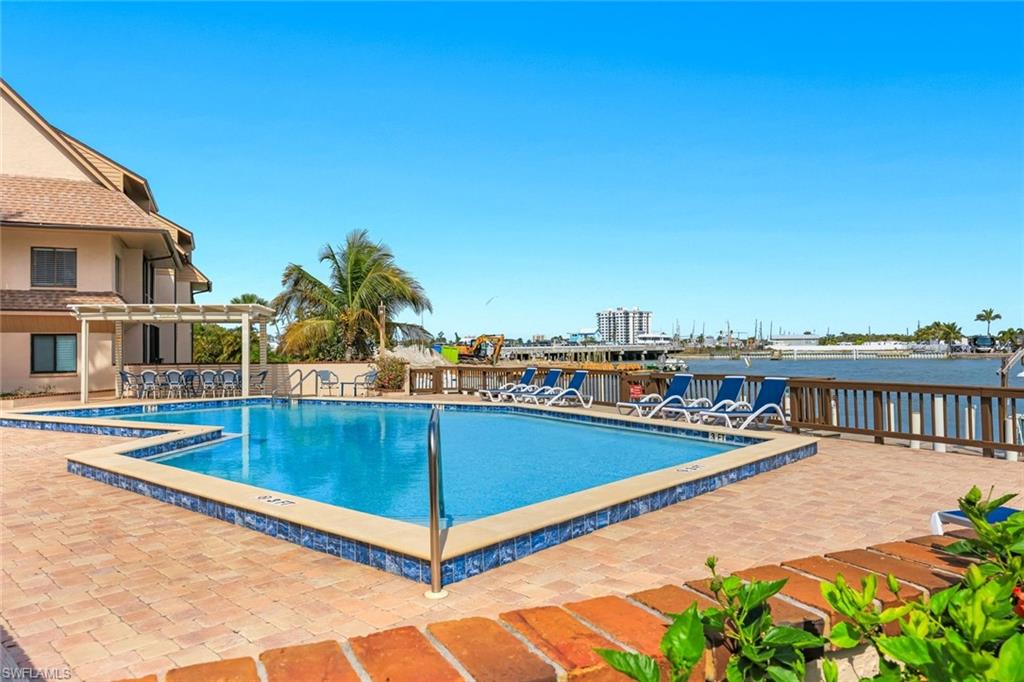 SPORTSMANS COVE YACHT & RACQUET CLUB - Residential