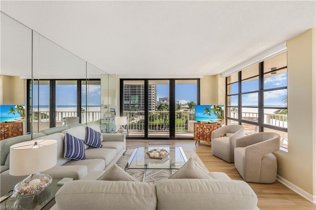 380 Seaview CT 411