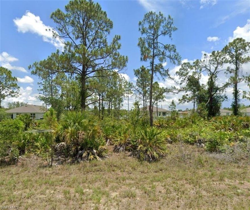 Attractive zone under development in Greenbriar at Lehigh Acres. New houses in construction in the area, accessible to restaurants, retails and schools. Don't wait, these property
It will not last long! The seller also has two adjoining parcels for sale (1930 & 1932).