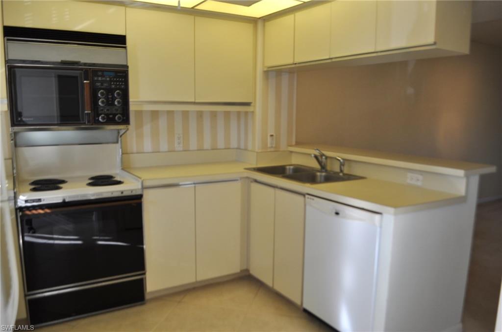 NAPLES BATH AND TENNIS CLUB - Residential