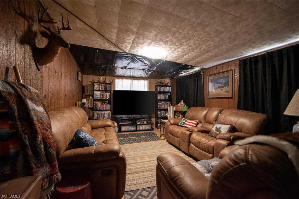 CHOKOLOSKEE - Residential