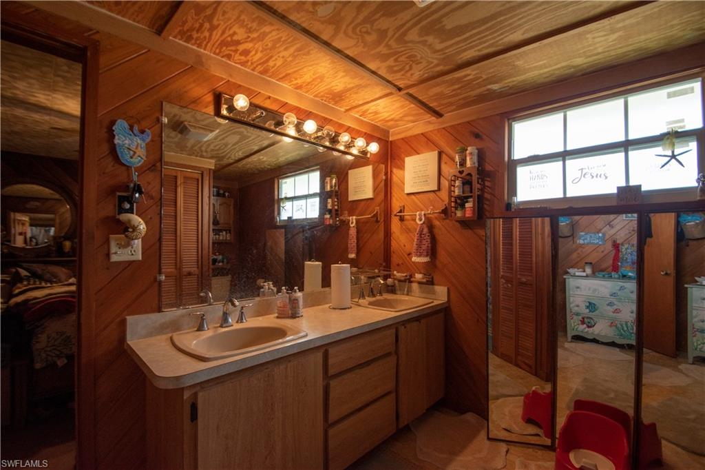 CHOKOLOSKEE - Residential