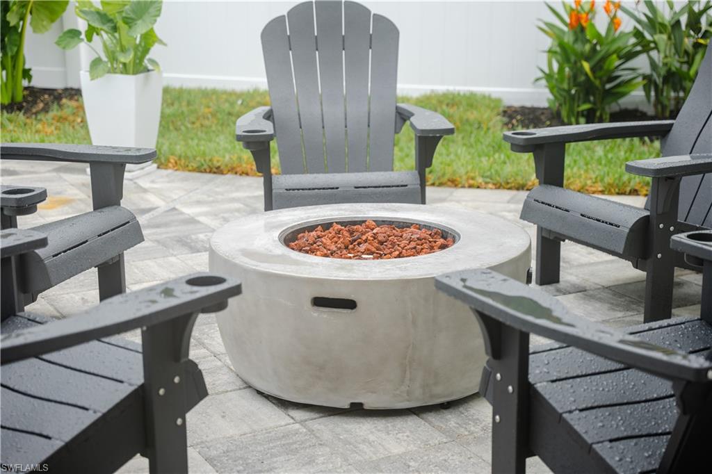 NAPLES PARK - Residential