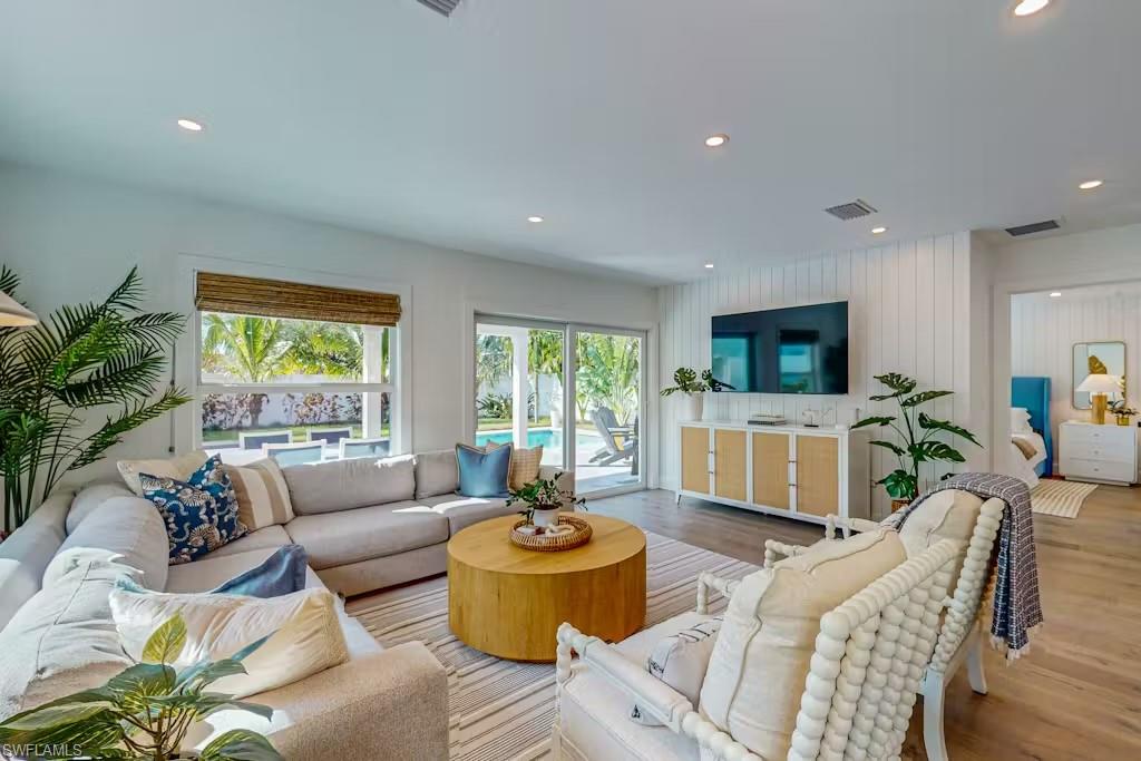 NAPLES PARK - Residential