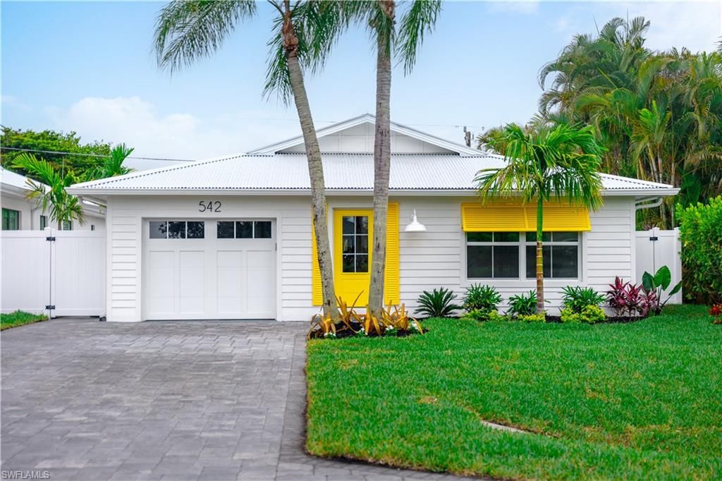 Photo of 542 104th AVE N, NAPLES, FL 34108 (MLS # 226011782)