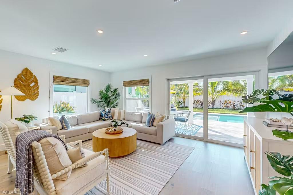 NAPLES PARK - Residential