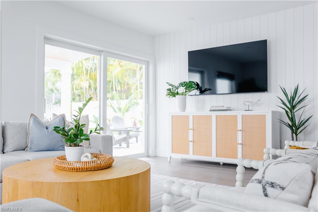 NAPLES PARK - Residential