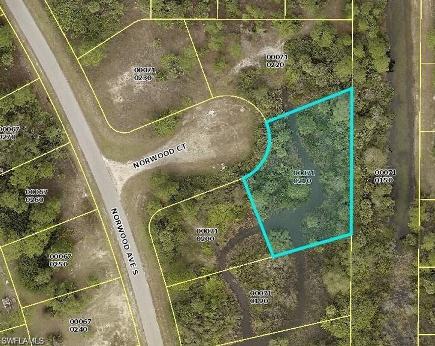 OVERSIZED lot in a Cul-De-Sac off of Grant Blvd and Eisenhower Blvd. Build your dream Home here. The Lot to the LEFT of it is also for sale.