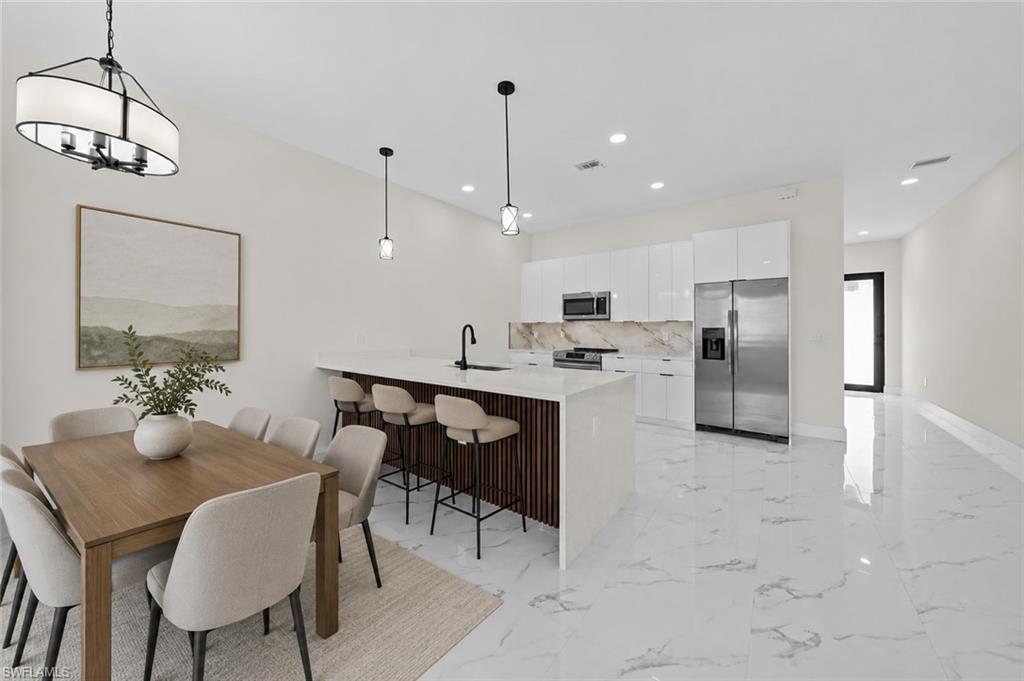 1024/1026 Diplomat PKWY E