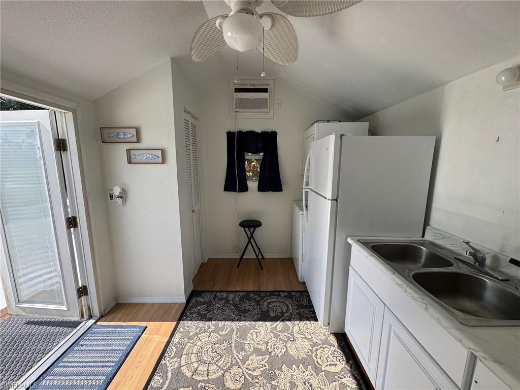 RIVERBEND MOTORCOACH RESORT - Land