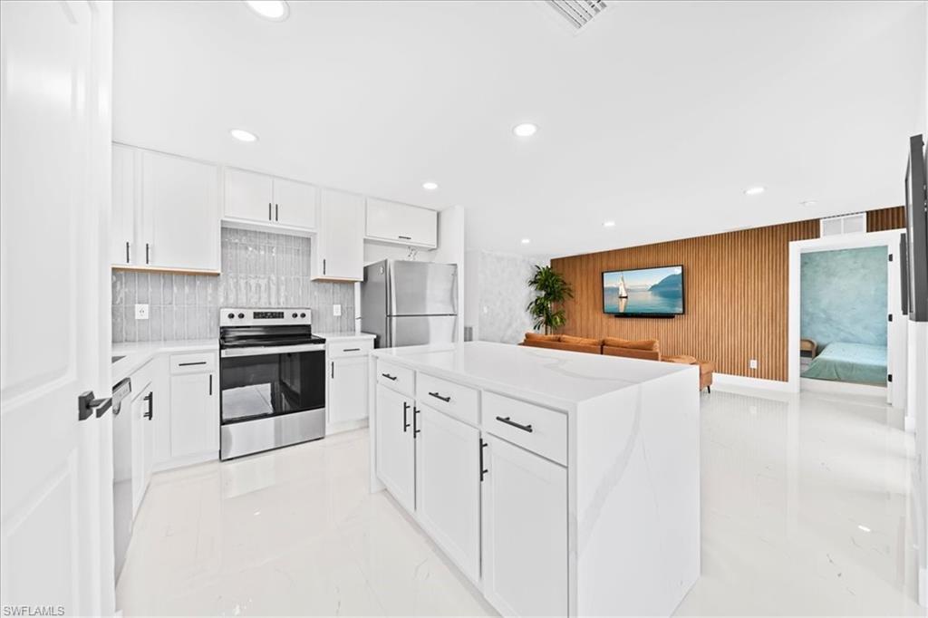 CAPE CORAL - Residential Lease