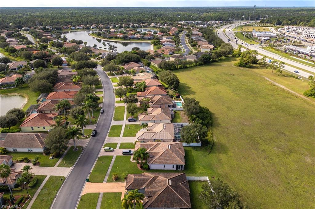 VALENCIA LAKES - Residential