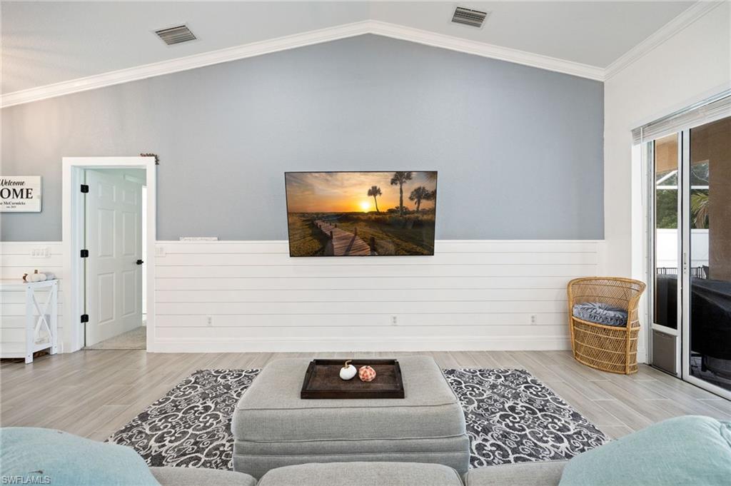 VALENCIA LAKES - Residential