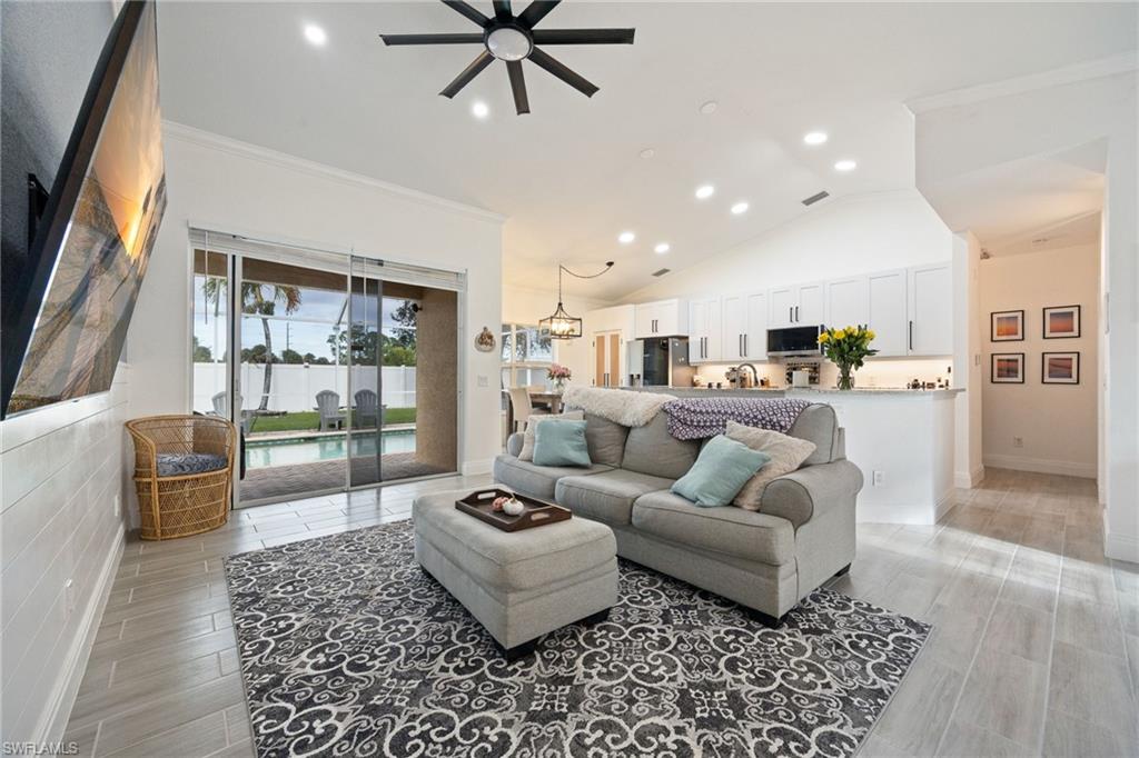 VALENCIA LAKES - Residential